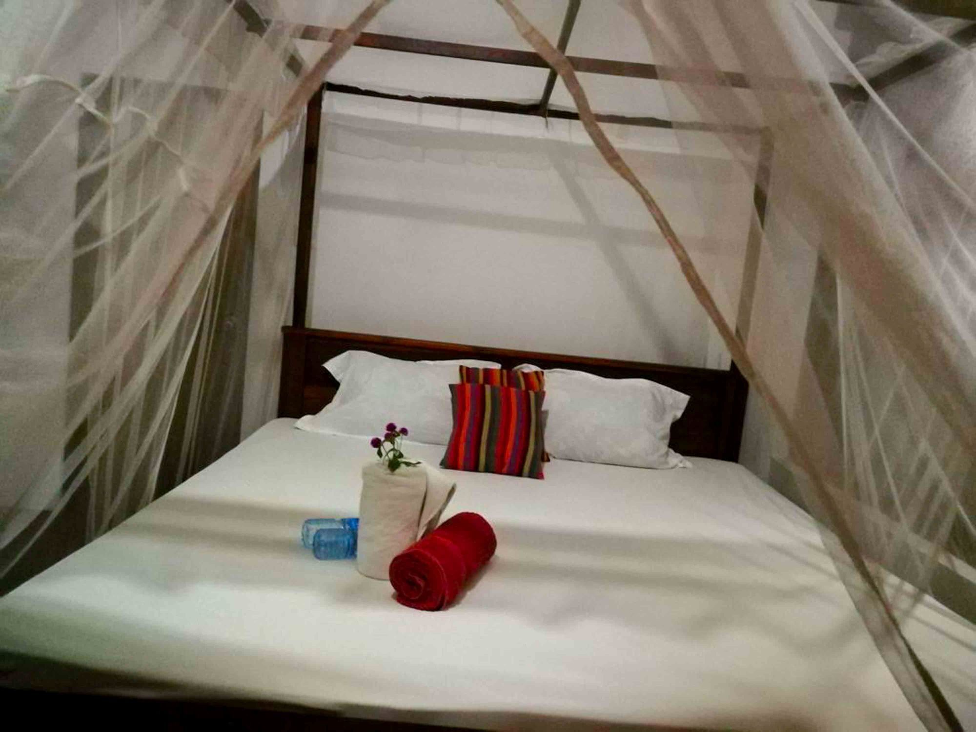 Canoe Beach Resort Tangalle Exterior foto